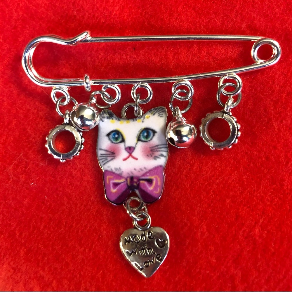 NWT, Handmade by A Charmed Life. Adorable Enamel Kitty Pin.